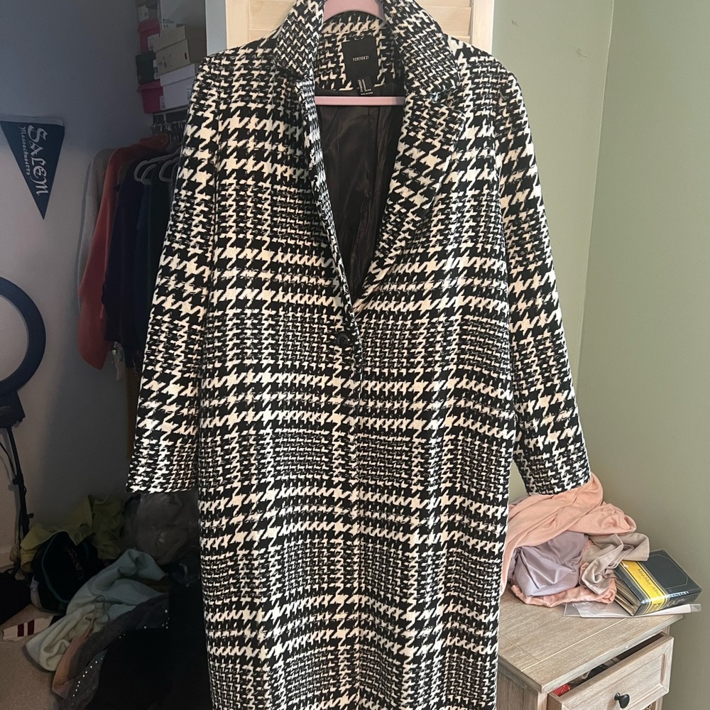 Forever 21 Black and White Houndstooth Trench Coat